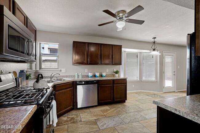 Foto del edificio - 1290 Hidden Bend Pl