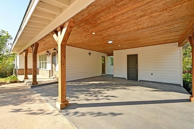 Foto del edificio - 1900 Cedar Ave