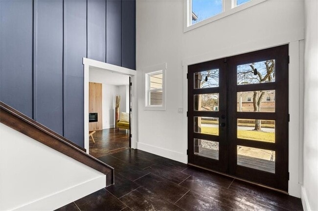 Building Photo - 425 Mikasa Dr