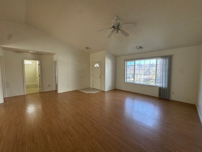 Building Photo - 125 Umpqua View Dr