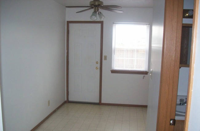 Building Photo - 100 Highview Ct