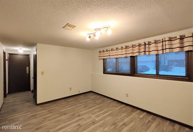 Foto del edificio - 3 br, 2 bath Townhome - 4301 Evergreen Dr