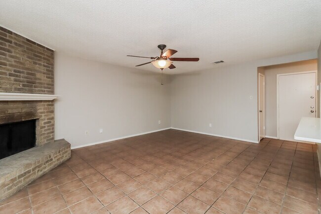 Foto del edificio - 6200 Kary Lynn Dr S