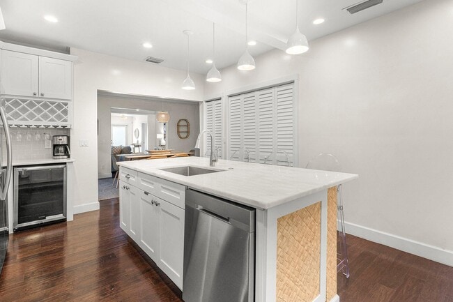 Building Photo - 414 NE 7th Ave