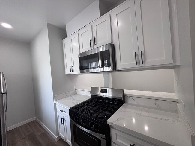 Interior Photo - 1620 South Bentley Ave