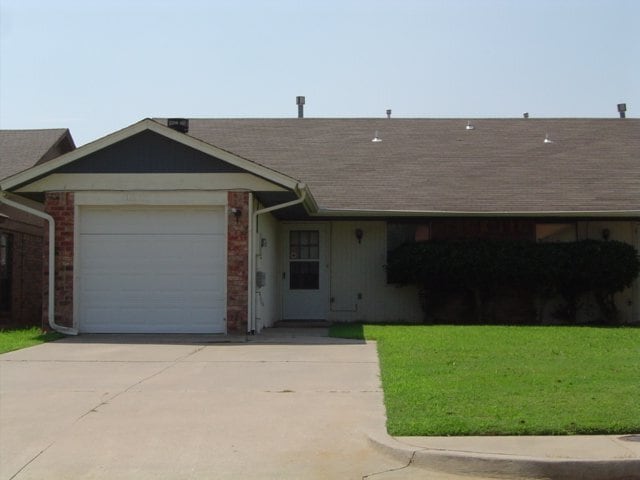 Building Photo - 802 Swan Lake Rd