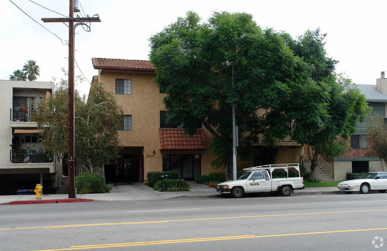 Primary Photo - 6234 Woodman Ave