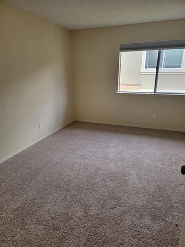 Building Photo - Freshly Updated 2BD/1.5BA Condo in Auburn ...