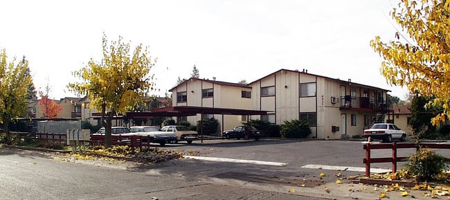 Building Photo - Cambridge Estates