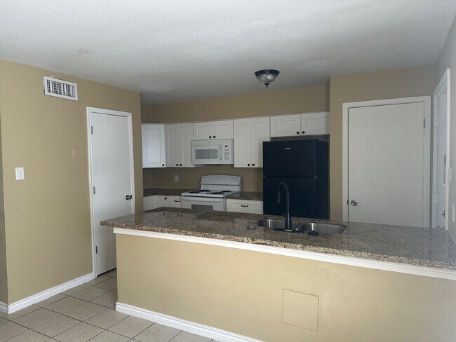 Building Photo - 300 Rice St