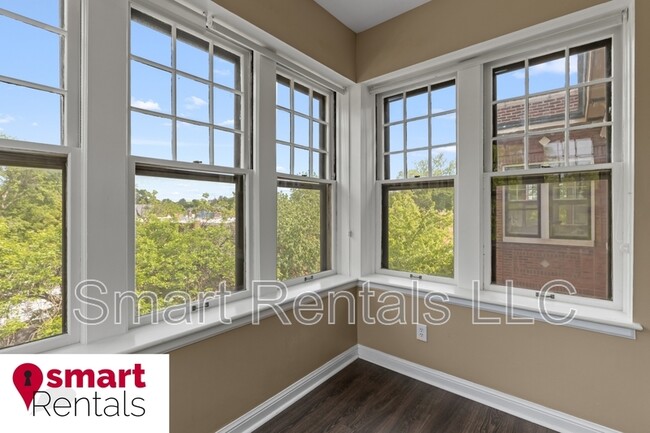 Building Photo - 2161 Thurman Ave