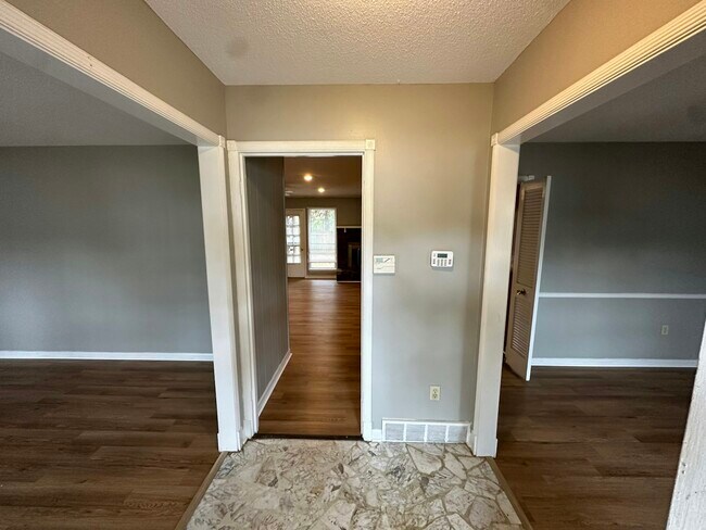 Foto del edificio - 3169 Flint Dr