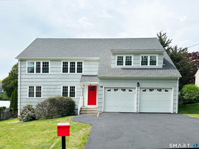 Foto del edificio - 38 Pepperbush Ln