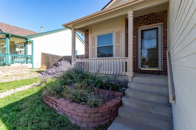 Foto del edificio - Charming 4-Bedroom Home Near Fort Carson