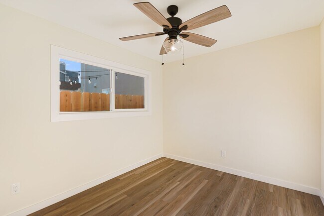 Foto del edificio - Completely remodeled 2 bd/1ba in charming ...