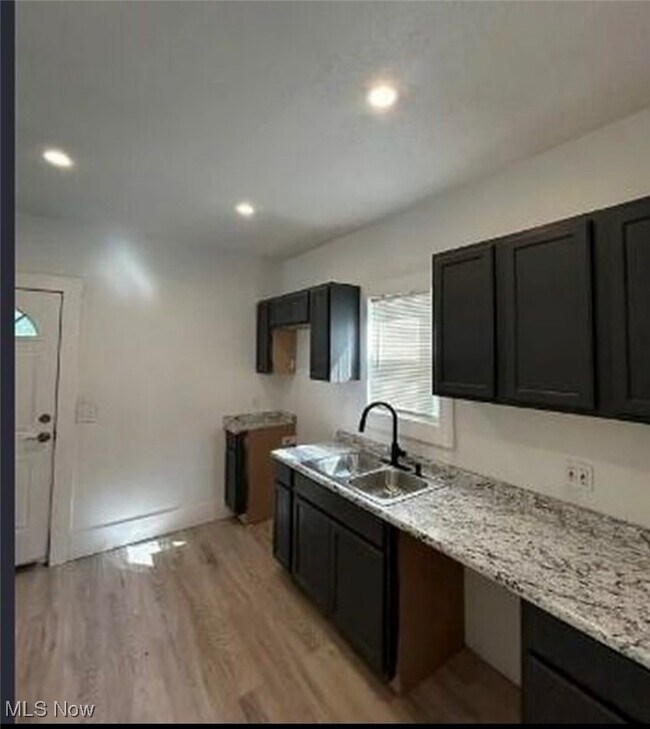 Foto del edificio - 3279 W 86th St