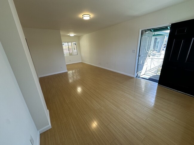 Photo - 223 E Burbank Blvd (Burbank, CA) Apartment