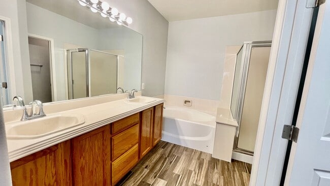 Building Photo - gated community -brand new home with 4 bed...