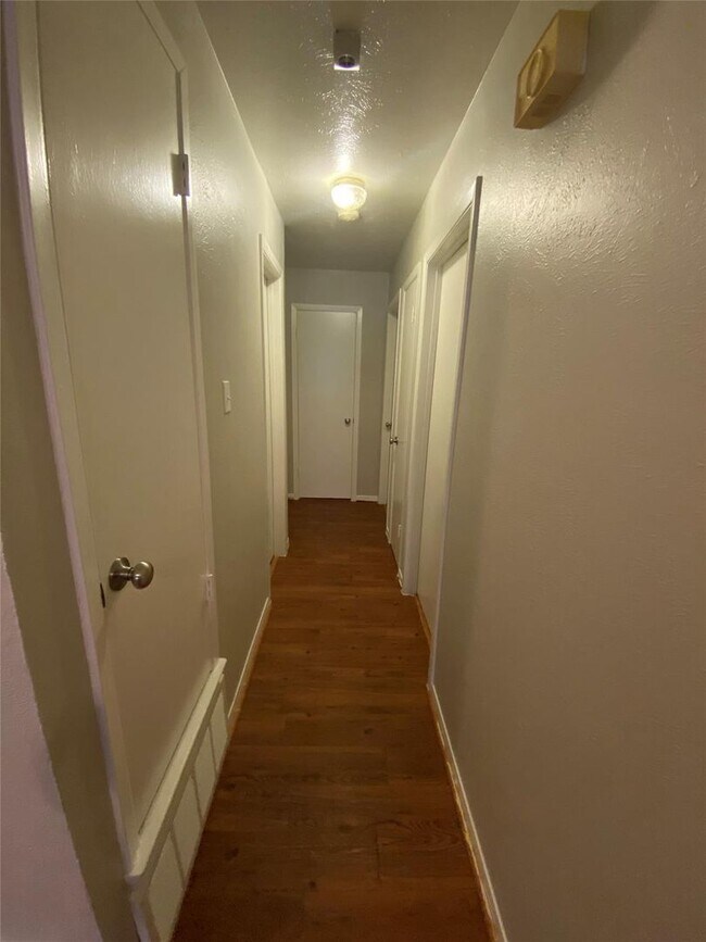 Building Photo - 1102 Laurel Hl Ct