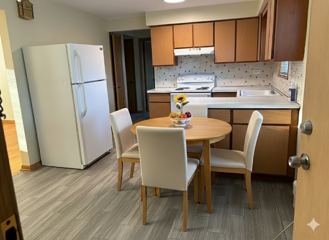 Building Photo - 7350 W Belmont Ave