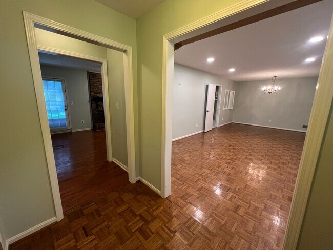 Foto del edificio - 3 bedroom 2 bathroom single level home in ...