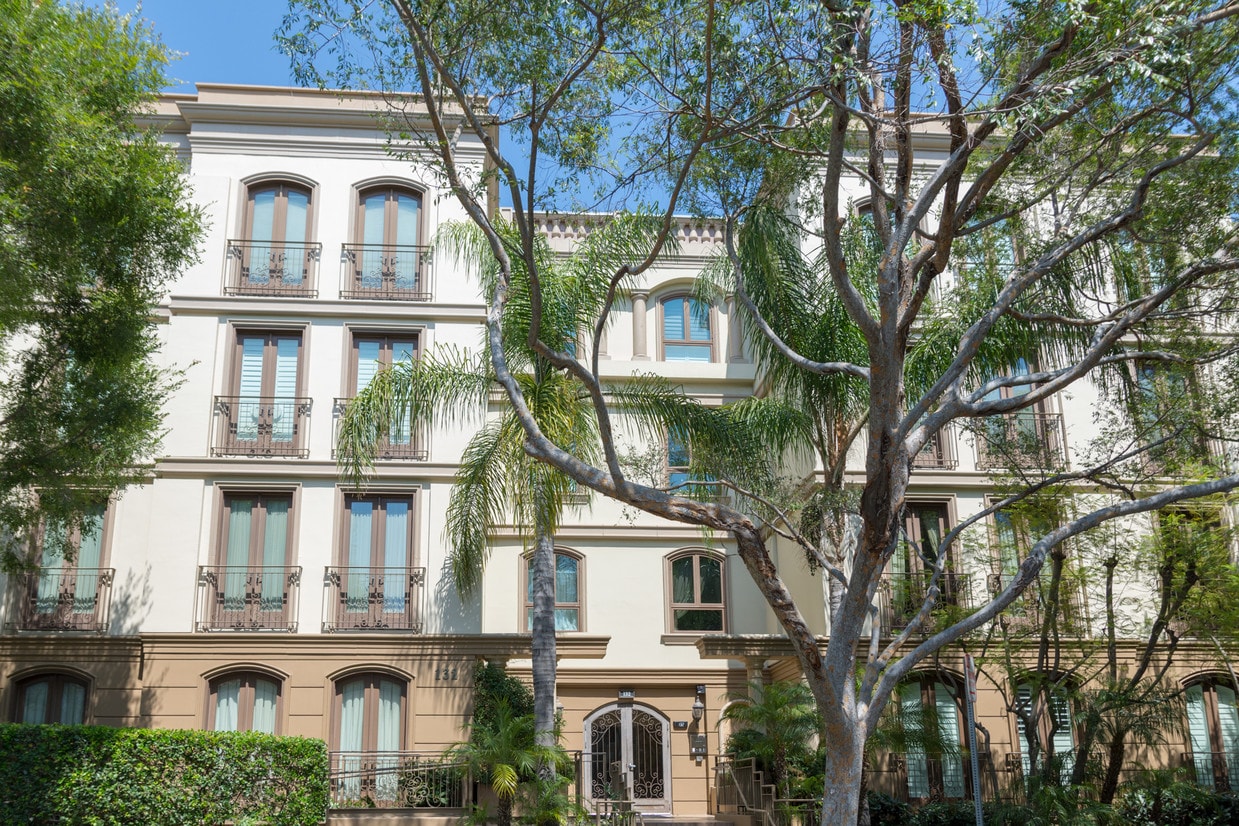 132 S Crescent Dr, Beverly Hills, CA 90212 Condo for Rent in Beverly
