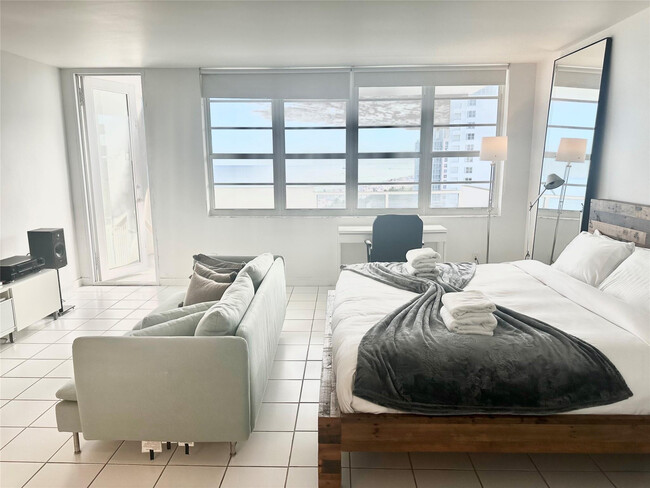 Foto del edificio - 100 Lincoln Rd