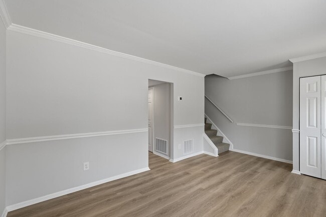 Foto del edificio - Renovated Hilltop Village Townhouse-Available 5/15/26