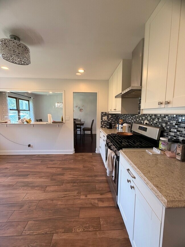 Building Photo - 7791 Sherwood Cir S