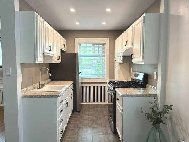 Building Photo - 49 Nathan Hale Dr