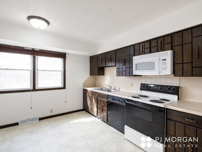 Foto del edificio - 1312 S 118th St