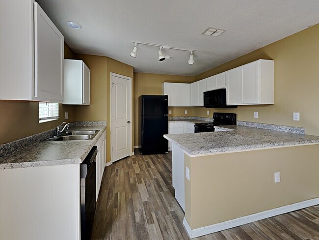 Building Photo - 363 Fern Ct
