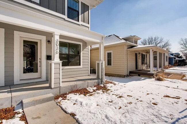 Building Photo - Beautiful 4 Bedroom 4 Bathroom half Duplex...