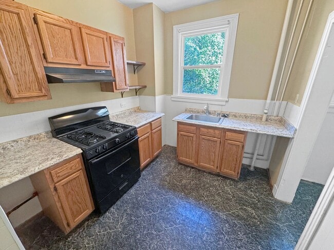 Photo - 2806 Hawthorne Ave Apartment