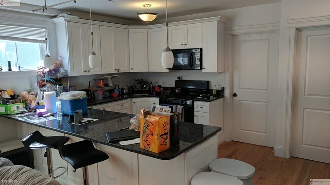 Building Photo - 5 br, 2.5 bath  - 6 Fern St # Gnc