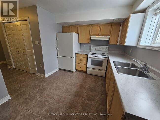 Building Photo - 8 Heritage Ct