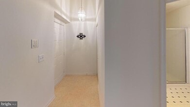 Building Photo - 2443 Blue Spring Ct