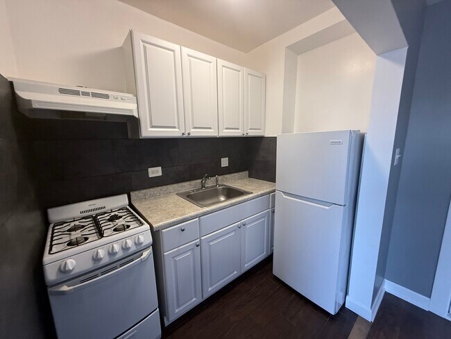 Foto del edificio - 3420 W Irving Park Rd