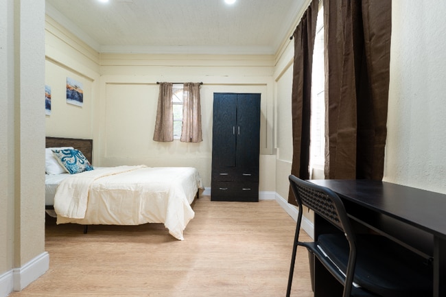 Building Photo - 105 W 36th St