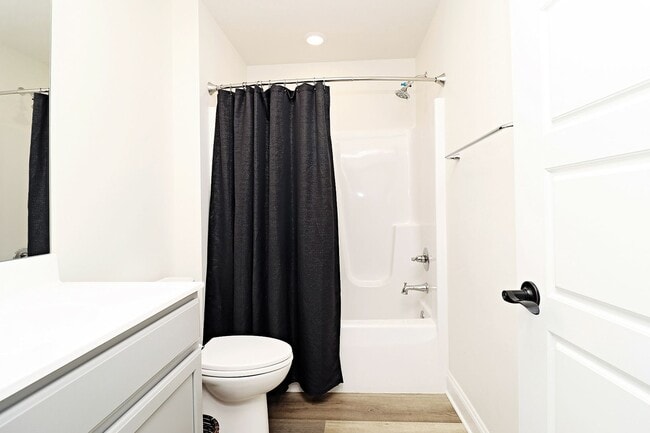 Building Photo - Pet-Friendly Studio Apartment in Desirable...