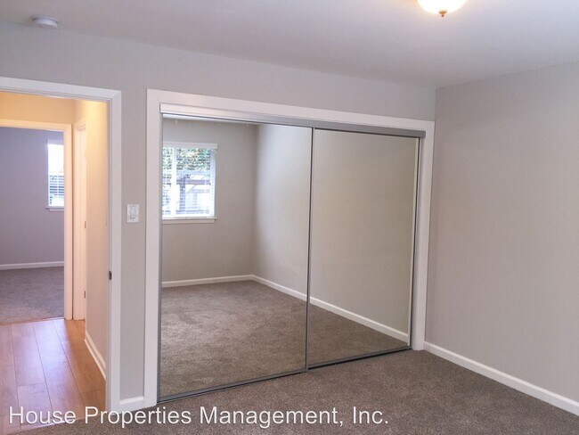 Building Photo - 801 Meadowsweet Dr