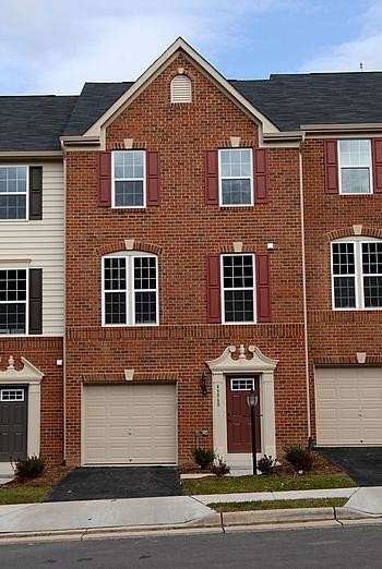 Building Photo - 45986 Iron Oak Terrace