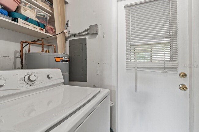 Foto del edificio - 225 Emerald Ln
