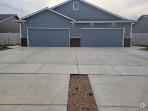 Building Photo - 1311 Azena St