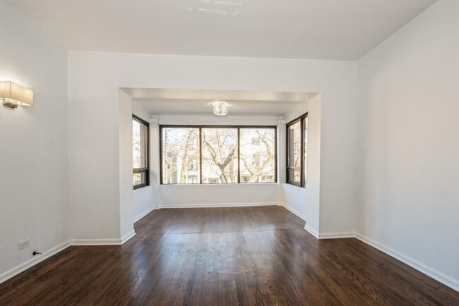 Building Photo - 3116 N Damen Ave