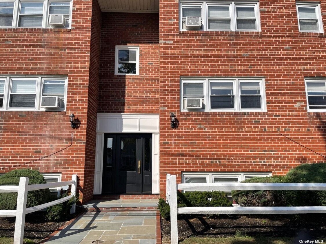 133 Dubois Ave Unit A 9, Valley Stream, NY 11581 Apartment for Rent in Valley Stream, NY