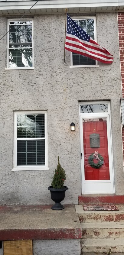 Foto principal - 3 W 1st Ave