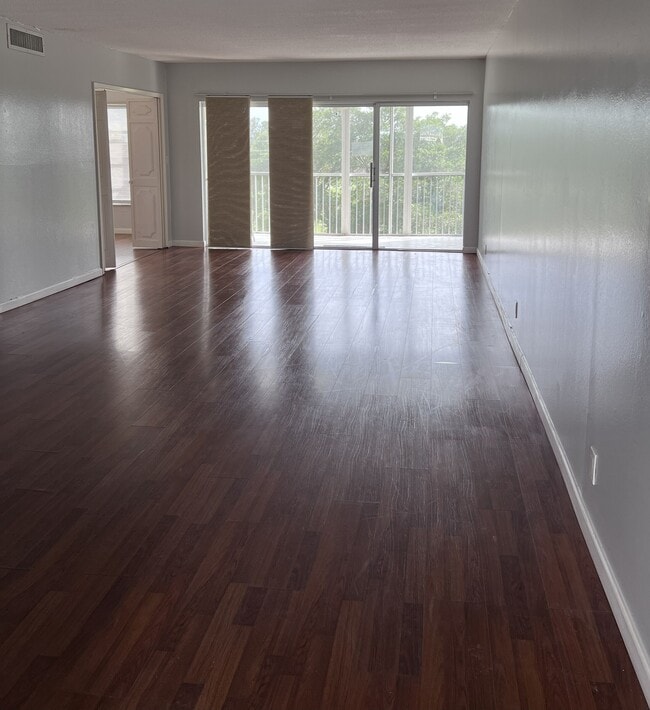 Photo - 3050 N Palm Aire Dr Apartment