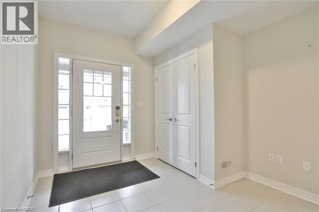 Photo du bâtiment - 288 Glover Rd