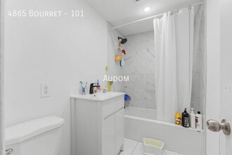 Building Photo - 4865 Av Bourret